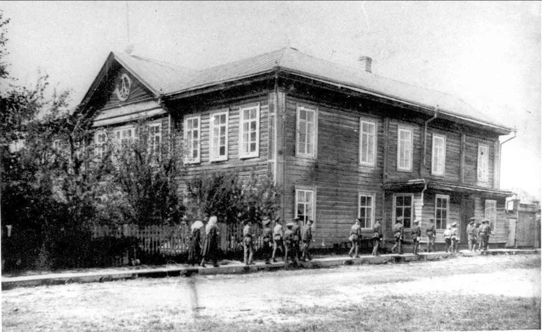 Здание школы, построенное Н.М. Васнецовым в 1870х
